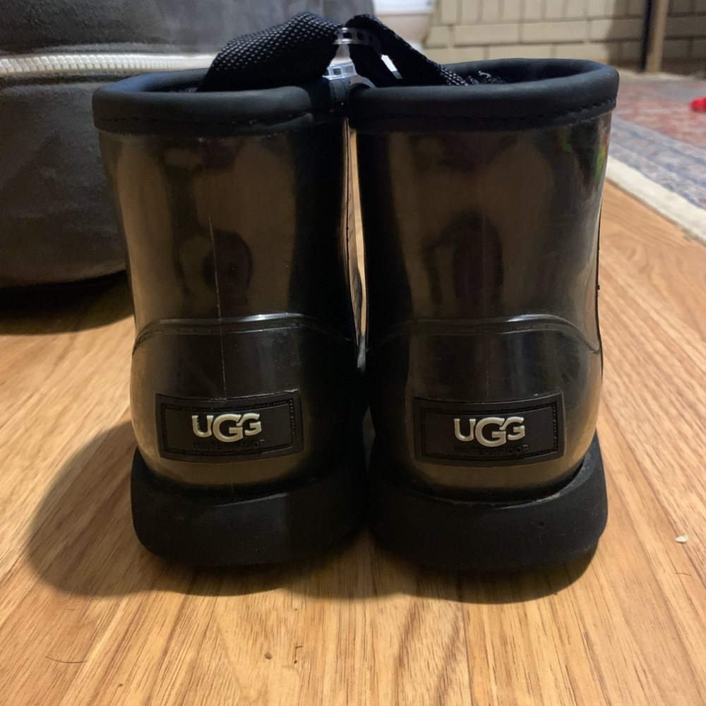 Toddler mini uggs, toddler uggs size 10, mini uggs II, uggs, kids uggs, boots